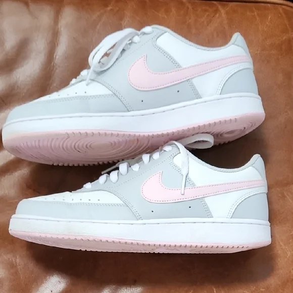 Nike Women's Sneakers in Gray and Pink - Picture 8 of 9